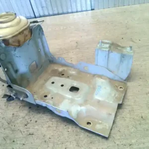 Gyors kiszállítás CHEVROLET Tacuma 02-08 Akkumulátor tartó kiegyenlítő tartállyal bontott alkatrész