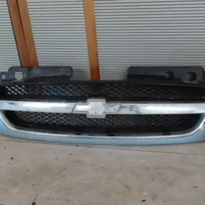 Vedd meg online CHEVROLET Tacuma 02-08 Hűtőrács díszrács bontott alkatrész