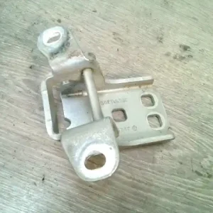 Különleges ajánlat CHRYSLER PT CRUISER 99-06 Bal első alsó ajtózsanér bontott alkatrész