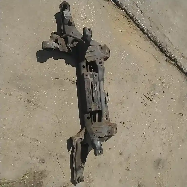 Azonnal elérhető CHRYSLER PT CRUISER 99-06 Első bölcső futóműtartó segédkeret 1.6 b bontott alkatrész