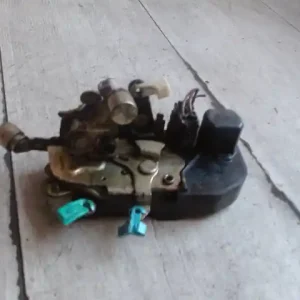 Vedd meg online CHRYSLER VOYAGER 01.03-05.01 Bal első ajtó zárszerkezet központi záras bontott alkatrész