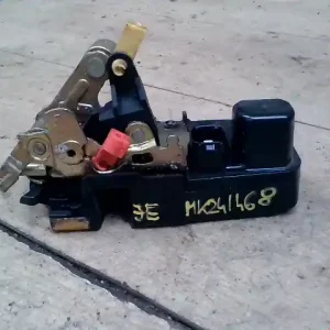 CHRYSLER VOYAGER 01.03-05.01 Jobb első ajtó zárszerkezet központizáras egyterű bontott alkatrész Olcsó