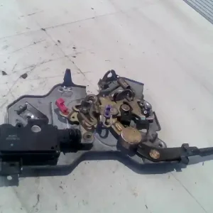 Gyors kiszállítás CHRYSLER VOYAGER 96-01 Bal tolóajtó zárszerkezet centrálos bontott alkatrész