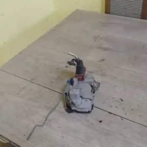 Végkiárusítás CITROEN XANTIA Bal első ajtó zárszerkezet központi záras 4 ajtós bontott alkatrész