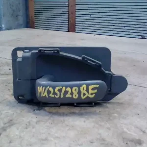 Végkiárusítás CITROEN XSARA PICASSO -04 Bal első belső kilincs 5 ajtós bontott alkatrész