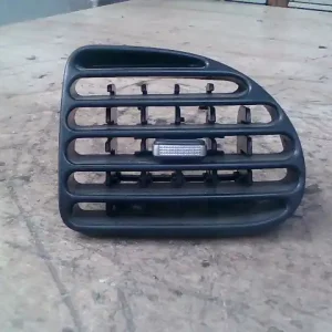 Végkiárusítás CITROEN XSARA PICASSO 04- Középső szellőző jobb bontott alkatrész