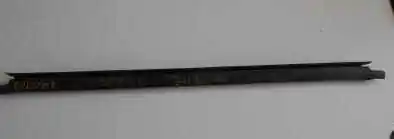 DACIA DUSTER Jobb hátsó vízlehúzó gumicsíkbontott alkatrész Ingyenes szállítás