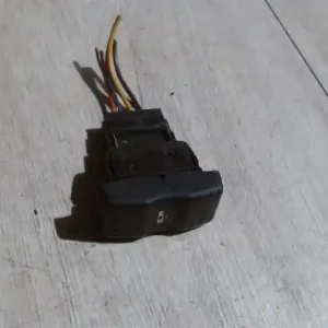 DACIA LOGAN 04.11-08.06 Ablakemelő kapcsoló pozíció független bontott alkatrész Ne maradj le