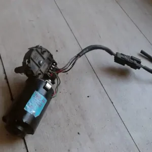 DACIA LOGAN 04.11-08.06 Ablaktörlő motor első bontott alkatrész Korlátozott ajánlat