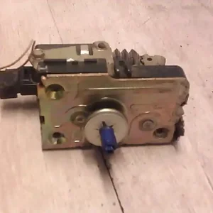 Biztonságos fizetés DACIA LOGAN 04.11-08.06 Bal hátsó ajtó zárszerkezet központi záras bontott alkatrész