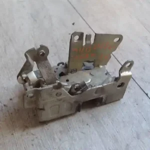 DACIA LOGAN 04.11-08.06 Bal hátsó ajtó zárszerkezet mechanikus 4 ajtós bontott alkatrész Biztonságos vásárlás