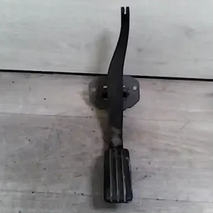 DACIA LOGAN 04.11-08.06 Gázpedálbontott alkatrész Szuper akció