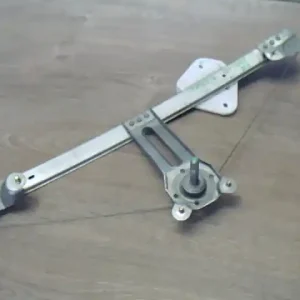 Akció DACIA LOGAN 04.11-08.06 Jobb első ablakemelő szerkezet mechanikusbontott alkatrész