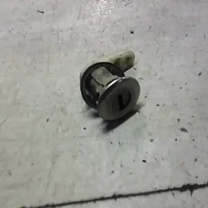 DACIA LOGAN 04.11-08.06 Csomagtérajtó dugózár bontott alkatrész Expressz kézbesítés