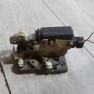 Kedvezmény DACIA LOGAN 04.11-08.06 Jobb első ajtó zárszerkezet központizáras 4 ajtós bontott alkatrész