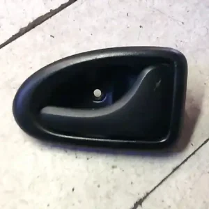 DACIA LOGAN 04.11-08.06 Jobb első belső kilincs bontott alkatrész Gyors szállítás