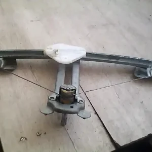 Szezonális akció DACIA LOGAN 04.11-08.06 Jobb hátsó ablakemelő szerkezet mechanikus bontott alkatrész