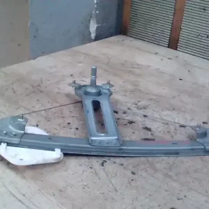 Legkelendőbb DACIA LOGAN 04.11-08.06 Jobb hátsó ablakemelő szerkezet mechanikus bontott alkatrész