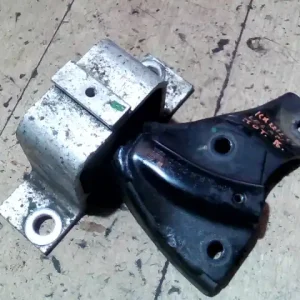 Olcsóbb DACIA LOGAN 04.11-08.06 Motortartó bak 1.4i bontott alkatrész