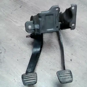 Ingyenes szállítás DACIA LOGAN 04.11-08.06 Pedálsor fék és kuplungpedál 1.5dci bontott alkatrész