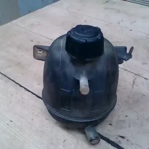 DACIA LOGAN MCV 04.11-0812 Kiegyenlítő tartály 1,5d bontott alkatrész Vedd meg online