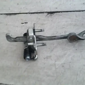 Ajánlat DACIA Sandero Stepway 2017.01.01- Bal hátsó ajtóhatároló bontott alkatrész