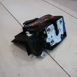 Biztonságos fizetés DACIA Sandero Stepway 2017.01.01- Jobb első ajtó zárszerkezet központizáras bontott alkatrész