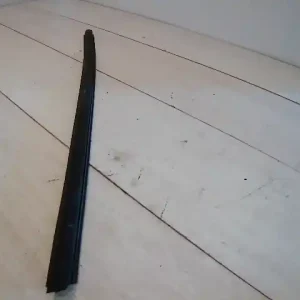 Végkiárusítás DACIA Sandero Stepway 2017.01.01- Jobb első vízlehúzó gumicsíkbelső bontott alkatrész