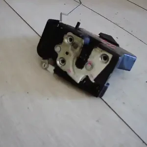 DACIA Sandero Stepway 2017.01.01- Jobb hátsó ajtó zárszerkezet központi záras bontott alkatrész Vedd meg most