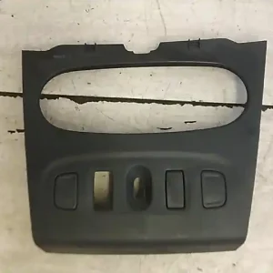 DACIA Sandero Stepway 2017.01.01- Középkonzol keret alsó bontott alkatrész Árengedmény