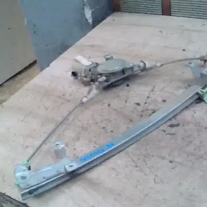 Azonnal elérhető DAEWOO ESPERO Bal hátsó ablakemelő szerkezet elektromos bontott alkatrész