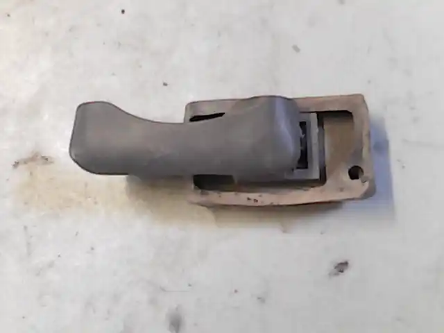 Vedd meg most DAEWOO FSO Jobb hátsó belső kilincs bontott alkatrész