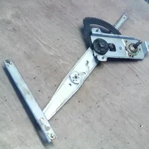 Rendeld meg most DAEWOO KALOS Bal első ablakemelő szerkezet mechanikus 5 ajtós bontott alkatrész