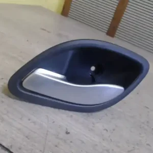 Végkiárusítás RENAULT LAGUNA 00-05 Bal hátsó belső kilincs bontott alkatrész