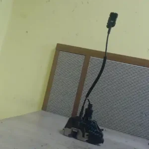 Vedd meg online RENAULT LAGUNA 00-05 Jobb első ajtó zárszerkezet központizáras bontott alkatrész