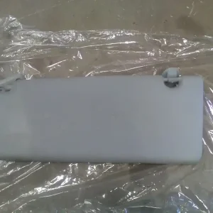 Végkiárusítás RENAULT LAGUNA 98- Bal napellenző bontott alkatrész