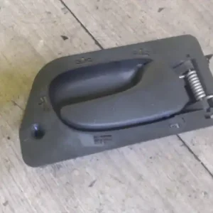 Vedd meg most RENAULT LAGUNA 98- Jobb hátsó belső kilincs 5 ajtós bontott alkatrész