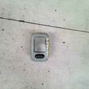 Árengedmény RENAULT LAGUNA 98- Utastér világítás hátsó jobb oldali,kombi bontott alkatrész