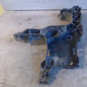 Alacsony ár RENAULT MEGANE 02-05 Jobb fényszóró tartó bontott alkatrész