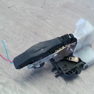 Végkiárusítás RENAULT MEGANE 95-99 Bal első ajtó zárszerkezet központi záras elektromosbontott alkatrész