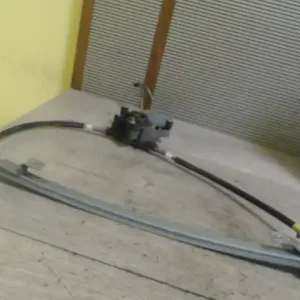 Végkiárusítás RENAULT MEGANE 95-99 Jobb első ablakemelő szerkezet elektromos bontott alkatrész