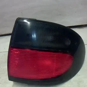 Vedd meg online RENAULT MEGANE 95-99 Jobb külső hátsó lámpa 4 ajtósbontott alkatrész