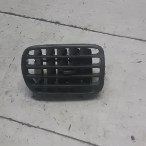 Végkiárusítás RENAULT MEGANE 99-02 Szellőző jobb bontott alkatrész