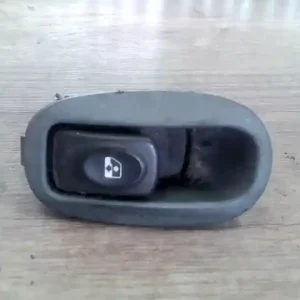 Akció RENAULT MEGANE SCENIC 97-99 Jobb hátsó ablakemelő kapcsoló 5 ajtós bontott alkatrész