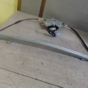 Vásárlói kedvenc RENAULT MEGANE SCENIC 99-03 Bal első ablakemelő szerkezet elektromos bontott alkatrész