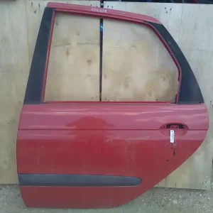 Alacsony ár RENAULT MEGANE SCENIC 99-03 Bal hátsó ajtó. piros bontott alkatrész