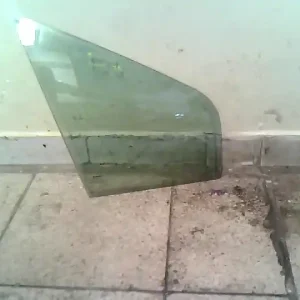 Alacsony ár RENAULT MEGANE SCENIC 99-03 Jobb első fixüveg ajtóban bontott alkatrész