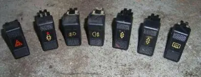 Vásárlói kedvenc RENAULT R19 92- Jobb első ablakemelő kapcsoló bontott alkatrész