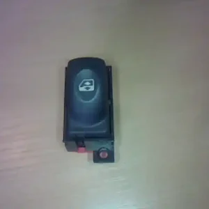 Vedd meg most RENAULT R19 92- Jobb első ablakemelő kapcsoló 5 ajtós bontott alkatrész