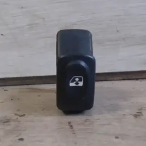 Vásárlói kedvenc RENAULT THALIA 02.03-08.10 Ablakemelő kapcsoló pozíció független 4 ajtós, sedan bontott alkatrész